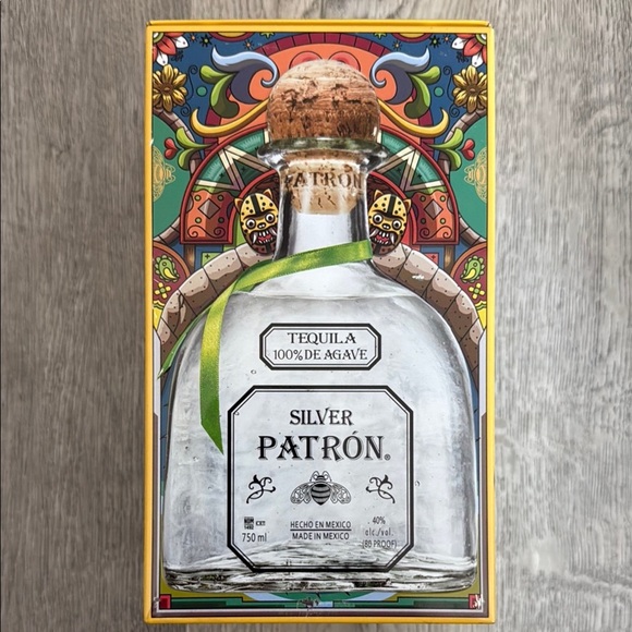 Limited Edition Silver Patrón Tequila Box - Picture 4 of 13